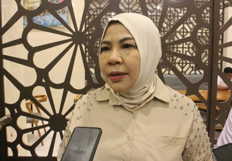 Hj. Rachmawati Tegas  Kotak Kosong Omong Kosong : Jangan Buang Isu Liar