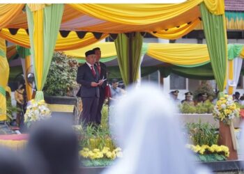 Gubernur Kalteng Memimpin Upacara Peringatan Hari Jadi ke-65 Kabupaten Kotawaringin Barat
