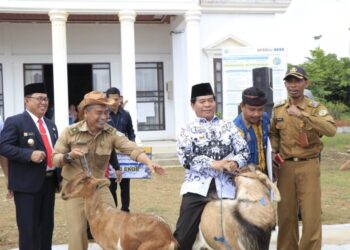 Gubernur Berikan Bantuan Pertanian di Tana Tidung