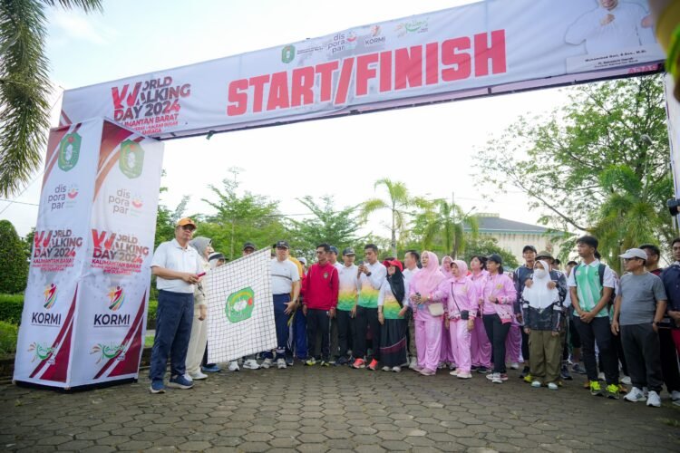 Peringati World Walk Day 2024, Pemprov. Kalbar Gelar Jalan Sehat