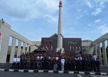 Danlanal Pimpin Upacara HUT TNI ke-79 di Tugu Dwikora Nunukan