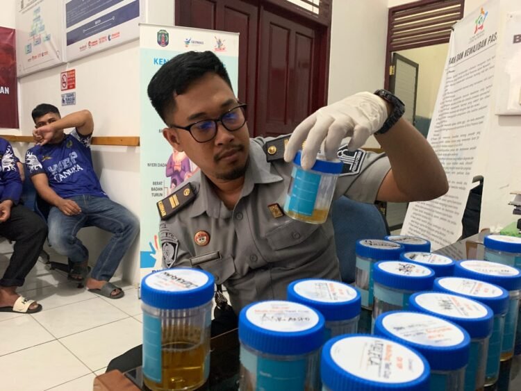 Cegah Gangguan Kamtib, Lapas Nunukan Gelar Razia Kamar Hunian dan Tes Urine Serentak