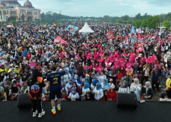 Ikuti Kampanye ZIAP, Ribuan Massa  Tumpah Ruah di Taman Berkampung