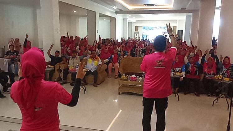 Ratusan Relawan Jilbab Pink dan Gen ZI Nyatakan Sikap Menangkan ZIAP