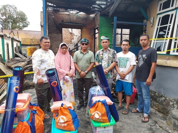 Bersama Gubernur Kaltara, Pj Wali Kota Tarakan Serahkan Bantuan untuk Korban Kebakaran