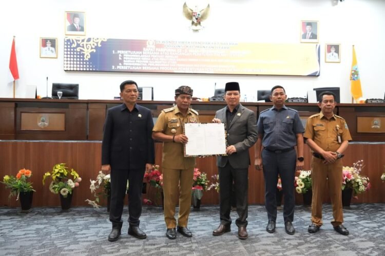 Gubernur Zainal Bersama DPRD Kaltara Sepakati 3 Ranperda dan Propemperda Tahun 2025