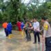 Penangan Cepat Jalan Longsor, Personil Polsek Tarakan Timur Lakukan Kerja bakti