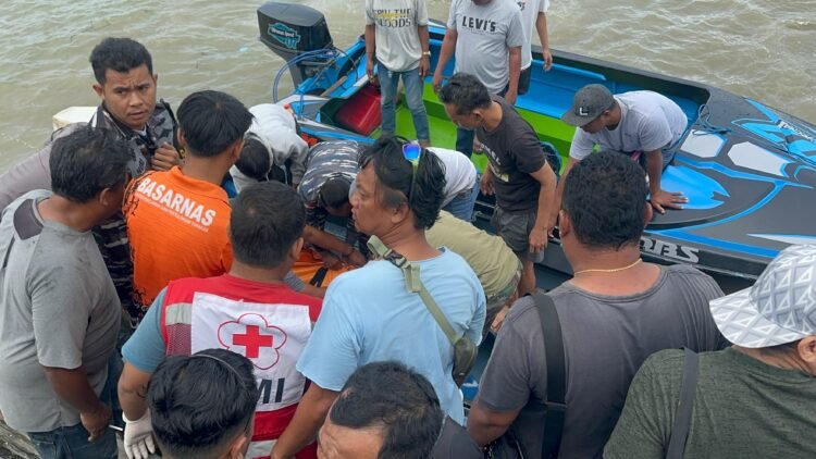 Bawa Belasan Penumpang, Speedboat Menuju Sebakis Tenggelam