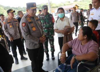 Kapolda Kaltara Irjen Pol. Hary Sudwijanto Sapa Warga Long Ampung dalam Kunjungan Kerja di Perbatasan