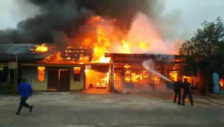 RM Bakso Sriwedari Tarakan Terbakar, Petugas Butuh Waktu 2 Jam untuk Padamkan Api