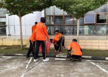 Jum’at Bersih, Polda Kaltara Melaksanakan Bersih-Bersih Lingkungan Mako Polda Kaltara