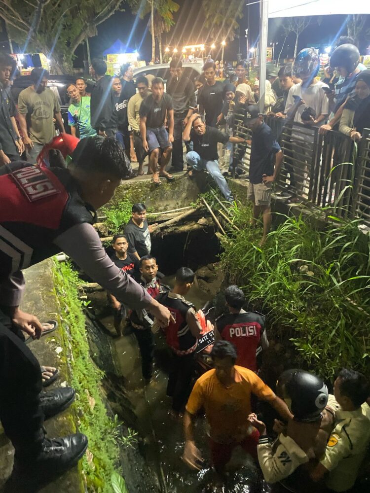 Gerak Cepat Personel Ditsamapta Polda Kaltara Bantu Korban Laka Lantas