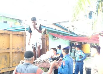 Ciptakan Laut Bersih, Satpolairud Polres Tarakan dan Ditpolairud Polda Kaltara Bersih-bersih