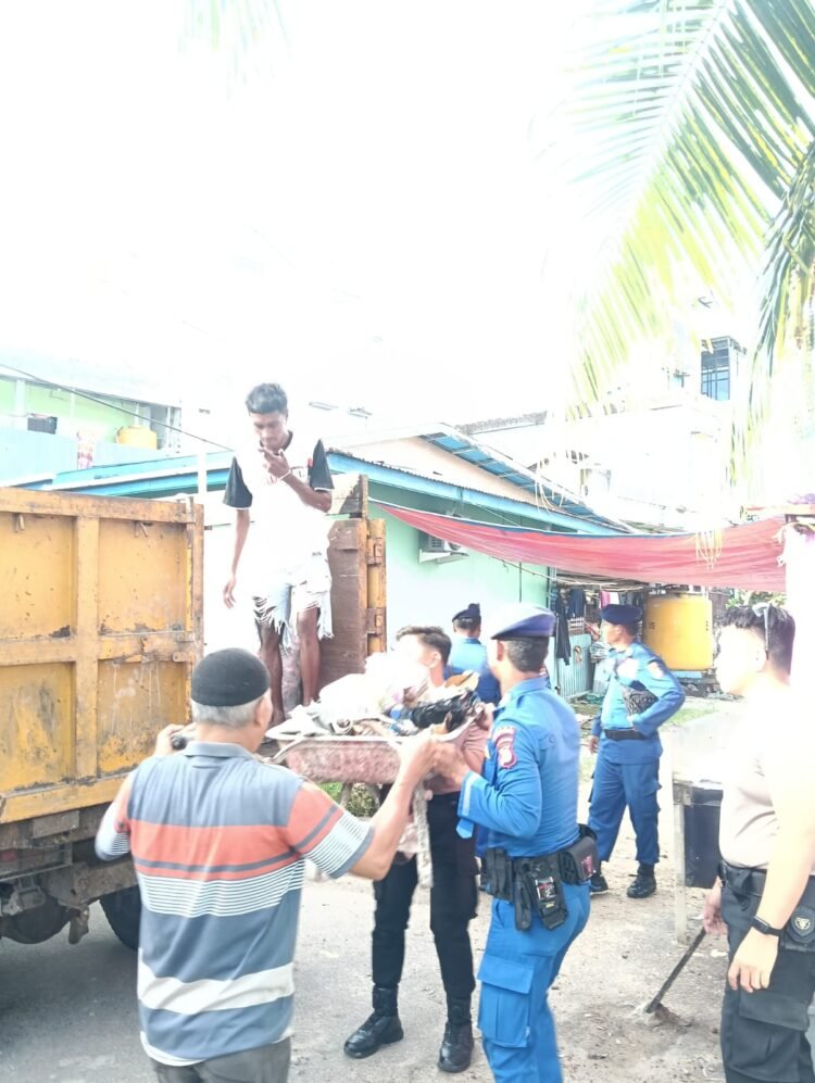 Ciptakan Laut Bersih, Satpolairud Polres Tarakan dan Ditpolairud Polda Kaltara Bersih-bersih
