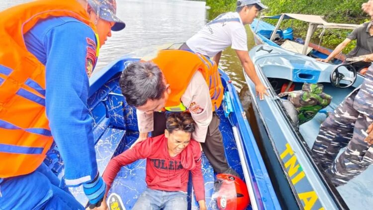 Kapal Patroli SBU 2025 Milik Ditpolairud Polda Kaktara Melakukan Penyelamatan Korban Laka Laut di Parairan Nunukan
