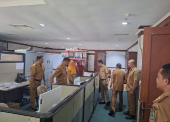 Beri Semangat, Bupati dan Wakil Bupati Nunukan Tinjau Ruang Kerja  OPD dan Menyapa Para Staf