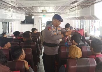 Arus Mudik 2025, Satpolairud Polres Tarakan Secara Masif Terus Menekan Kan Penggunaan Life Jacket Bagi Penumpang Kapal