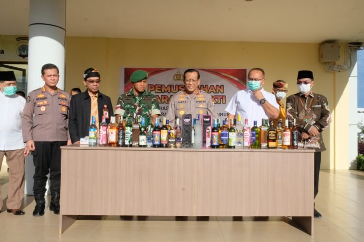Pemusnahan Barang Bukti Minuman Keras Berbagai Merek oleh Polda Kaltara, Langkah Tegas Penegakan Hukum Di Bulan Ramadhan