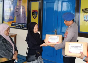 Satpolairud Polres Tarakan Peduli, Berbagi Sembako untuk Nelayan Tradisional