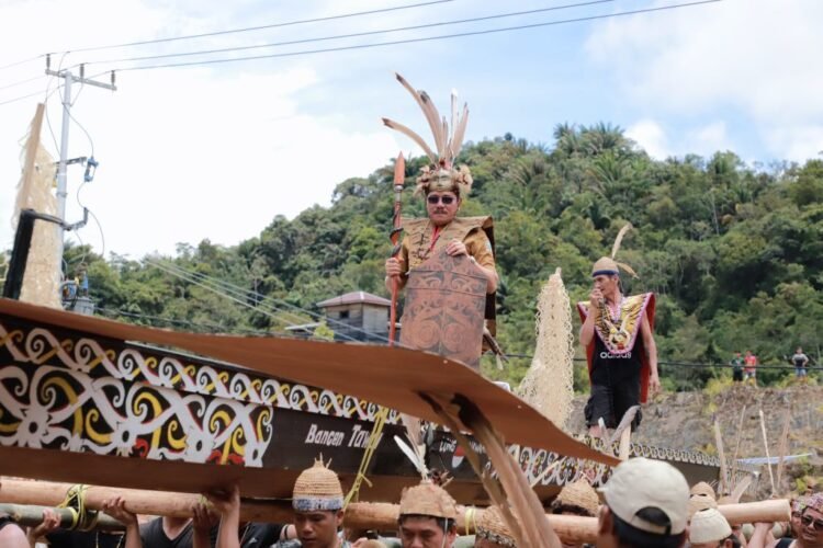 Kunjungan Perdana, Wagub Ingkong Disambut Meriah Masyarakat Apau Kayan