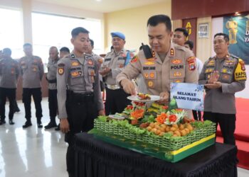 Polres Tarakan Menggelar Kegiatan Halal Bihalal Hari Raya Idul Fitri 1446 H, Dirangkaikan Dengan Syukuran Ulang Tahun Bagi Personel yang Lahir di Bulan April