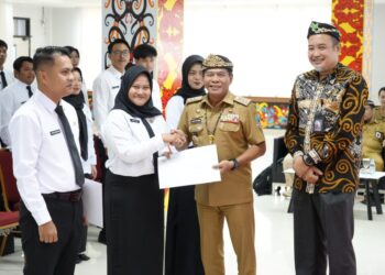 Serahkan SK CPNS, Gubernur Pesan Jaga Integritas ASN