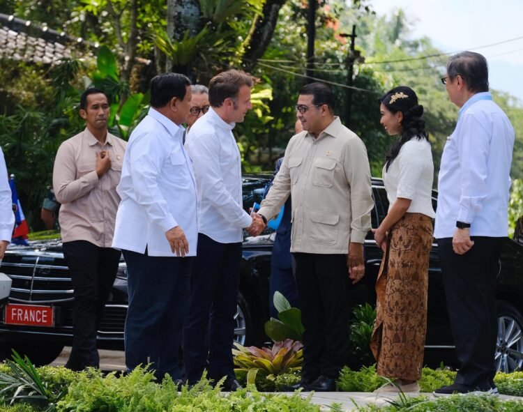 Menteri Ekraf Sambut Kedatangan Bersejarah Presiden Macron ke Candi Borobudur