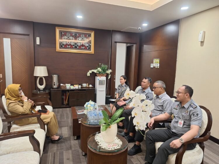 Bangun Sinergitas, Kanwil Kemenkum Kaltim Audiensi ke Pemprov Bahas Pembentukan Koperasi Merah Putih