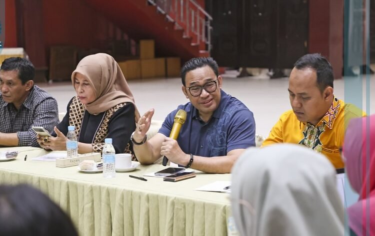 Bersama Dinas Pendidikan Komisi IV DPRD Prov. Kaltara Membahas Sistem Penerimaan Siswa Baru