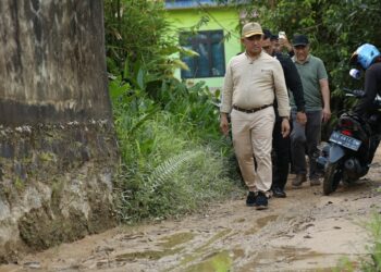 Wakikota Tarakan Tinjau Kondisi Jalan dan Sungai di Karang Anyar