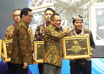 Komitmen Tingkatkan Pelayanan Publik, Gubernur Zainal Raih Penghargaan SPM Awards 2025