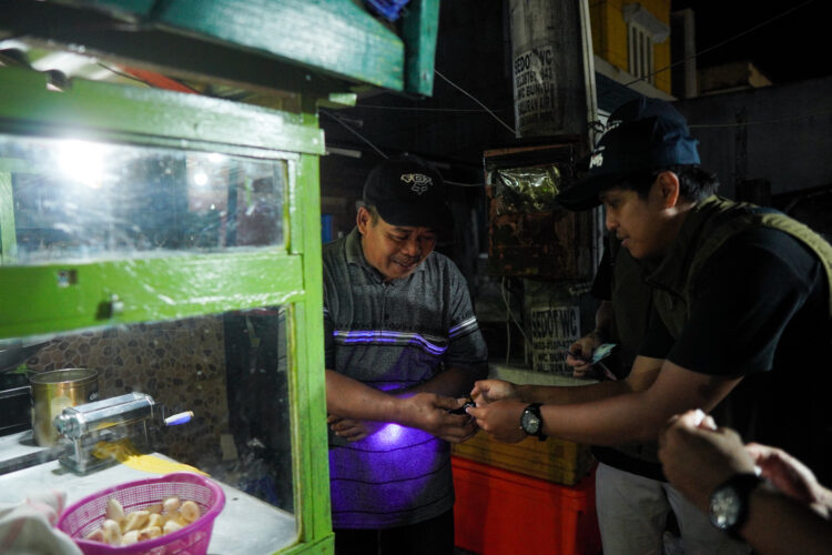 BI Kaltara Edukasi Ciri Keaslian Uang Rupiah dan Penggunaan QRIS Kepada Pedagang Kaki Lima