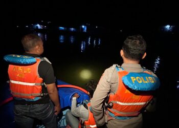 Sat Polairud Polres Tarakan Lakukan Pencarian 1 Korban Anak Tenggelam Hingga Malam Hari