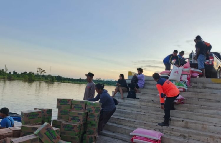 Bantuan Tahap Pertama untuk Warga Terdampak Banjir di Sembakung Disalurkan