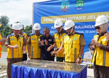 Gubernur Resmikan Bangunan Intake PDAM Jelarai