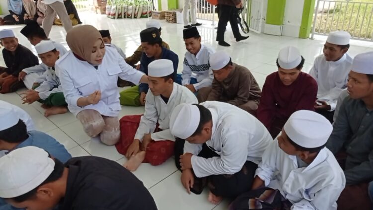 Kunjungi Pesantren Al-Khairaat Sebatik, Rahmawati Mengapresiasi Semangat Para Santri yang Menuntut Ilmu