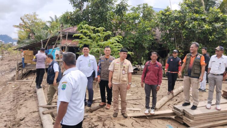 Pj Sekprov Kaltara Tinjau Posko Banjir Nunukan