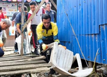 Aksi peduli sampah plastiK, Bupati Irwan Sabri bersama Elemen Masyarakat Nunukan Turun Ke Pesisir