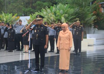 Jejak Pengabdian di Tanah Pahlawan: Kanwil Kemenkum Kaltim Tabur Bunga Peringati Hari Pengayoman ke-80
