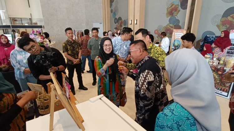 Sinergi Memajukan Ekonomi Lokal dan Perlindungan KI, Kanwil Kemenkum Kaltim Meriahkan Pameran UMKM “Beauty of Samarinda”