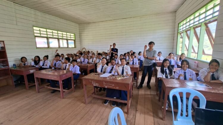 Mengenalkan Siswa Tentang Reptil dan Amfibi Pedalaman Kaltara