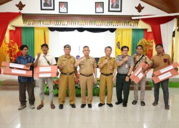 Pemulihan Pasca Bencana, Wali Kota Tarakan Menyerahkan Bantuan Stimulan