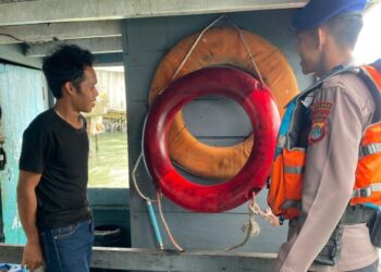 Cauca Tidak Menentu, Sat Polairud Polres Tarakan  Menghimbauan Alat Keselamat Wajib Digunakan