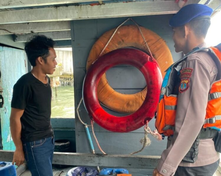 Cauca Tidak Menentu, Sat Polairud Polres Tarakan  Menghimbauan Alat Keselamat Wajib Digunakan