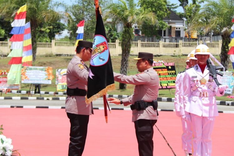 Upacara Serah Terima Pataka ‘Ngelimut Mengka Peguna’ Tandai Tonggak Kepemimpinan Baru di Polda Kaltara