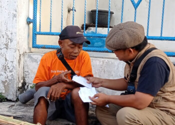 Berkat viral di tiktok, kakek penjual keripik yang kena gas air mata dapat bantuan donasi dari netizen