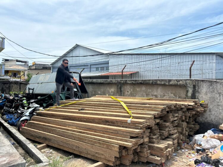 Belasan Kayu Ilegal Berhasil Diamankan Sat Polairud Polres Tarakan