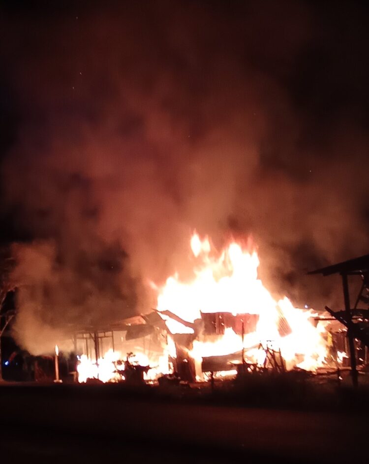 Sebuah Warung di RT 21 Juata Permai Ludes Terbakar Selasa Malam