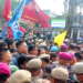 Demo Aliansi Mahasiswa dan Elemen Masyarakat di Tarakan Ricuh, Pagar DPRD Tarakan Rusak