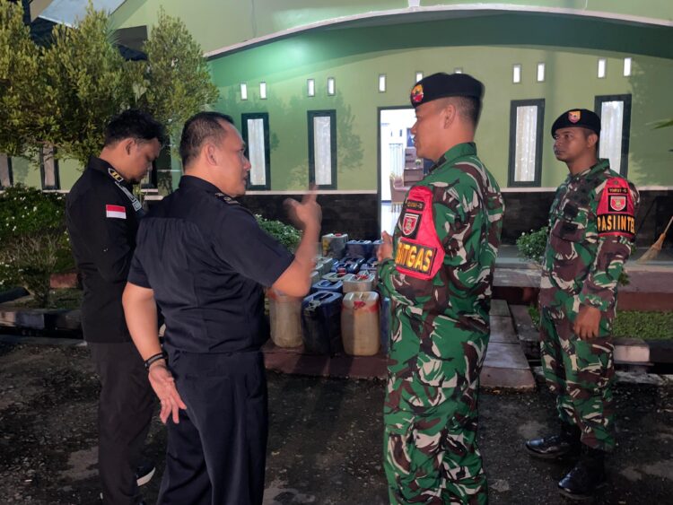 Satgas Pamtas RI-MLY YonKav 13/SL Gagalkan Penyelundupan BBM Ilegal